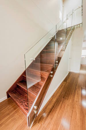 glass balustrade with handrail